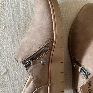 Life Stride Women's Tan Ankle Booties